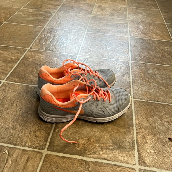 Nike running shoes - Picture 1 of 5